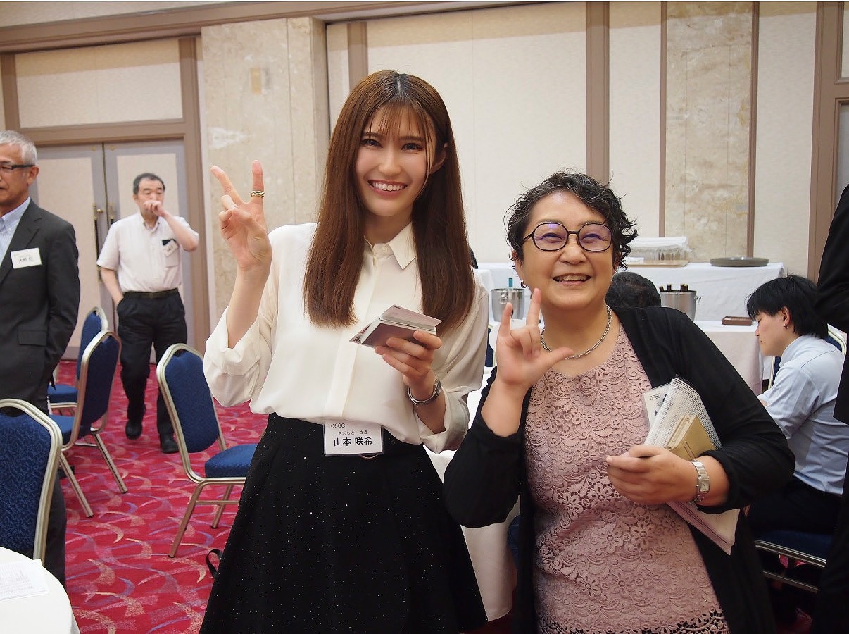 第7回交流会で笑顔を見せる参加者